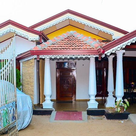 Lakshmi Family Villa Negombo Bagian luar foto