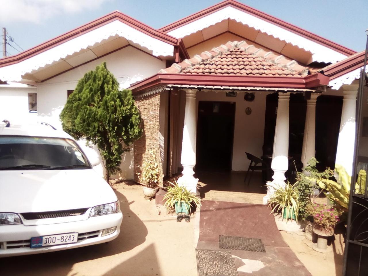Lakshmi Family Villa Negombo Bagian luar foto